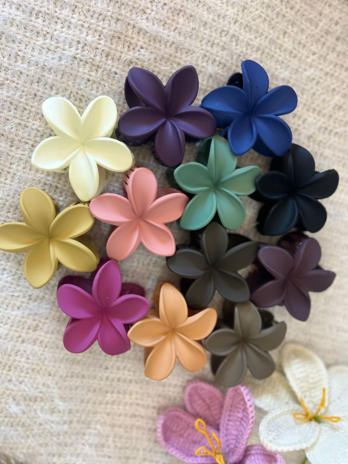 Matte Hawaiian Claw Clips